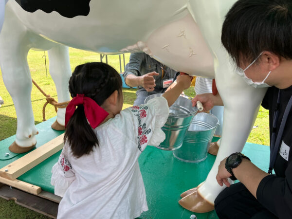 牛乳の日イベント In 花菜ガーデン - 神奈川県立花と緑のふれあい